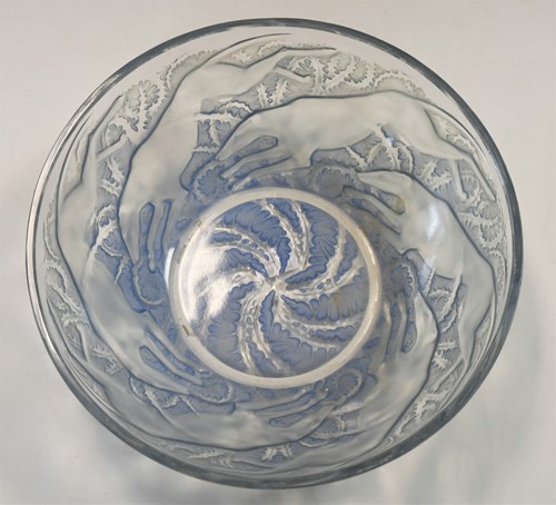 Lot 16 - Chiens, an R. Lalique frosted glass bowl, designed 1921