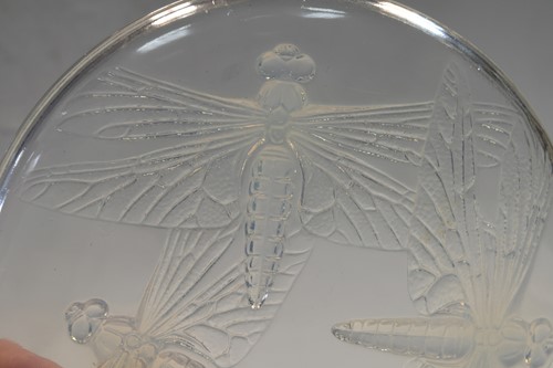 Lot 19 - Libellules,  an R. Lalique opalescent glass powder box and cover, designed 1921