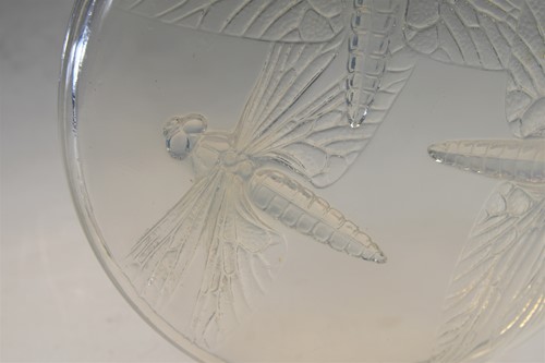 Lot 19 - Libellules,  an R. Lalique opalescent glass powder box and cover, designed 1921