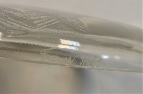 Lot 19 - Libellules,  an R. Lalique opalescent glass powder box and cover, designed 1921