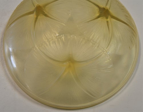 Lot 15 - Volubilis,  an R. Lalique amber glass bowl, designed 1921