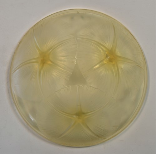 Lot 15 - Volubilis,  an R. Lalique amber glass bowl, designed 1921