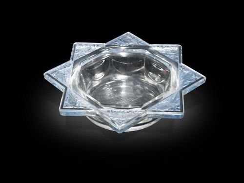 Lot 14 - Fauvettes, an R. Lalique polished and stained glass cendrier, circa 1924