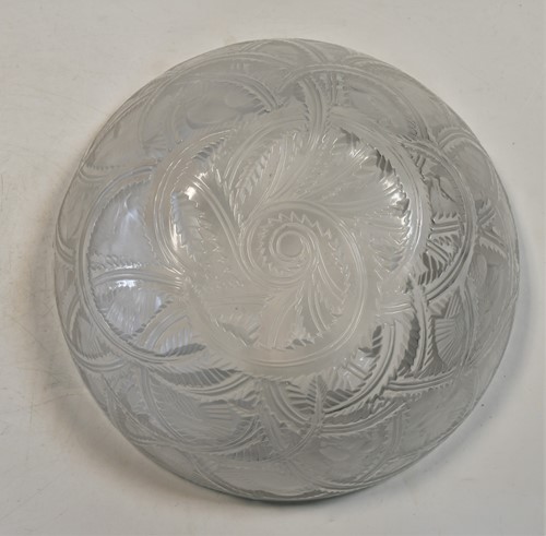 Lot 23 - Pinsons, a pair of Lalique frosted and polished glass bowls