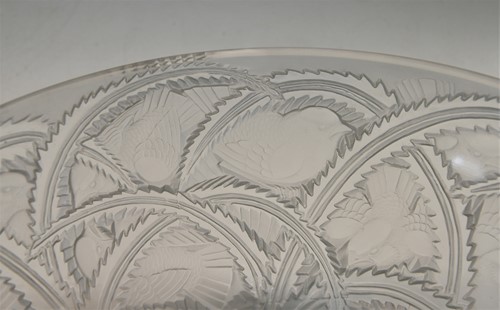 Lot 23 - Pinsons, a pair of Lalique frosted and polished glass bowls