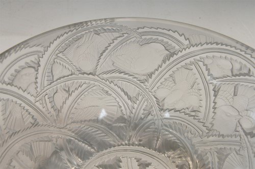 Lot 23 - Pinsons, a pair of Lalique frosted and polished glass bowls