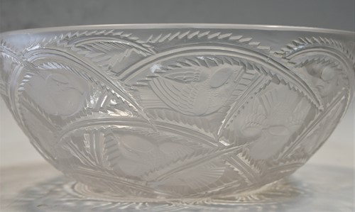 Lot 23 - Pinsons, a pair of Lalique frosted and polished glass bowls