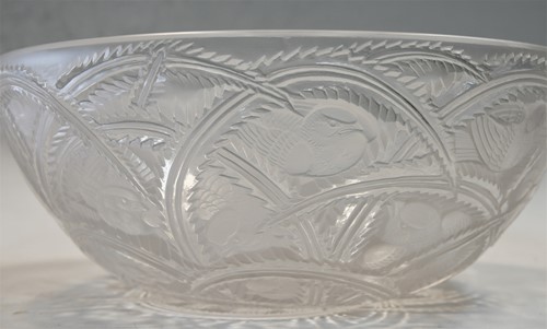 Lot 23 - Pinsons, a pair of Lalique frosted and polished glass bowls