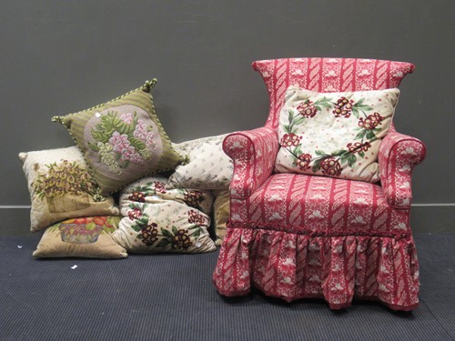 Lot 470 - A button-backed nursing armchair, on square...