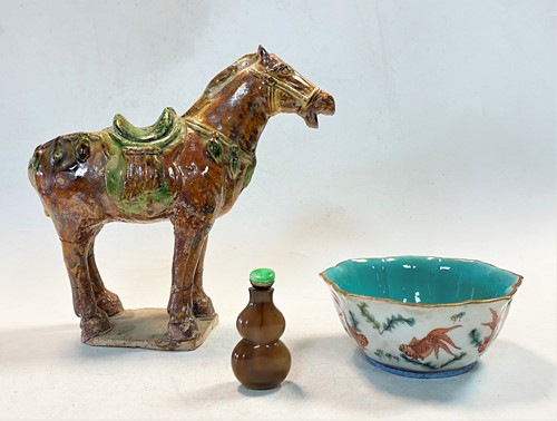 Lot 26 - A Chinese porcelain bowl, Tongzhi (1862-1874)