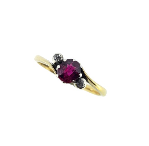 Lot 59 - A ruby and diamond ring