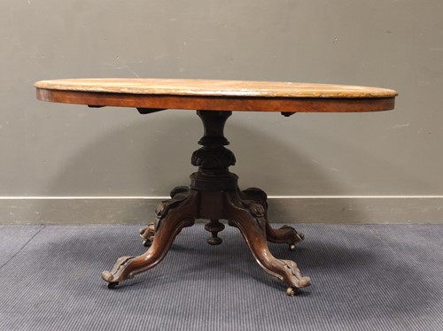 Lot 646 - A Victorian oval loo table 75 x 145 x 103cm