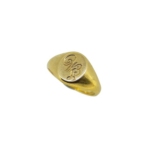 Lot 233 - An 18ct gold signet ring