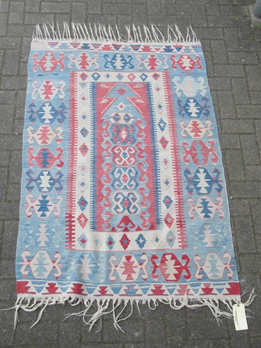 Lot 689 - A Persian Kelim rug, 185 x 110cm