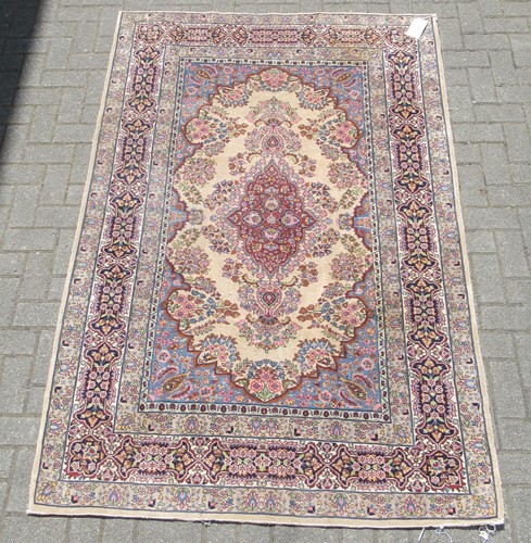 Lot 688 - A Kirman rug, 200 x 300cm