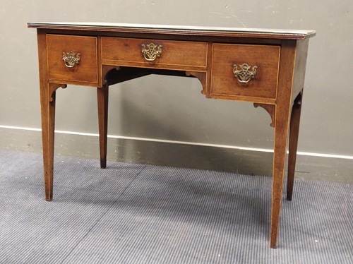Lot 542 - A late Georgian mahogany dressing table, the...