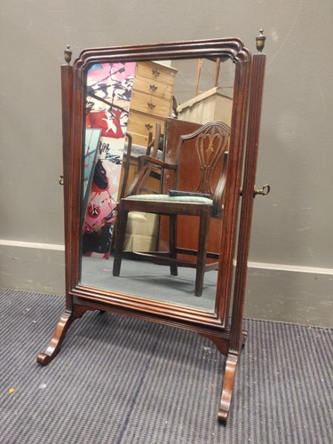 Lot 659 - A Regency style mahogany dressing table swing...