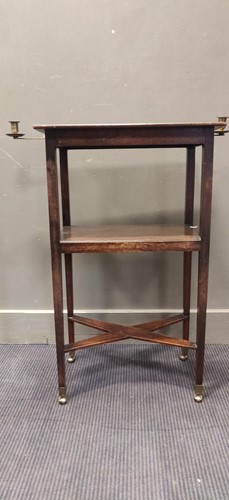 Lot 414 - A George III small mahogany two-tier reading table