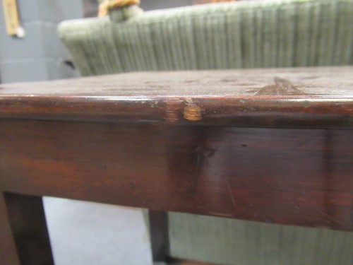 Lot 414 - A George III small mahogany two-tier reading table