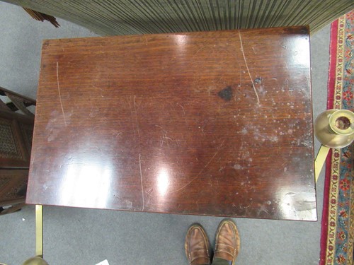 Lot 414 - A George III small mahogany two-tier reading table