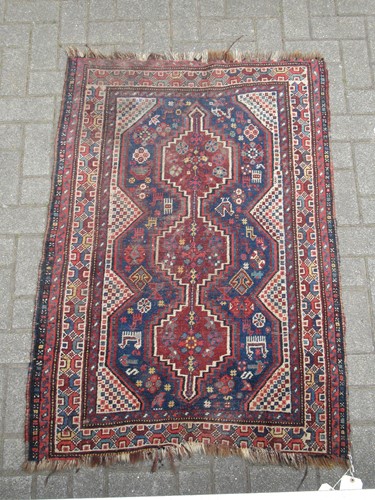 Lot 682 - A Shiraz rug with animal motifs, 94 x 137cm