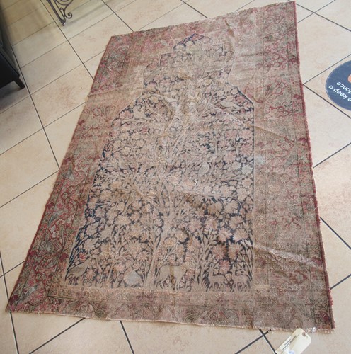 Lot 693 - A Kashan rug decorated with birds