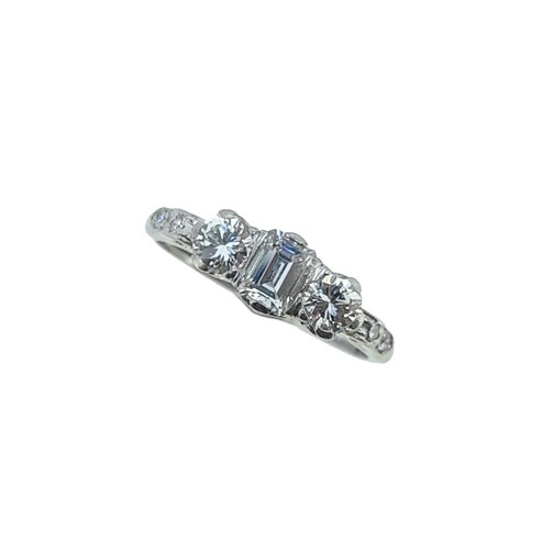 Lot 82 - A modern three stone diamond ring