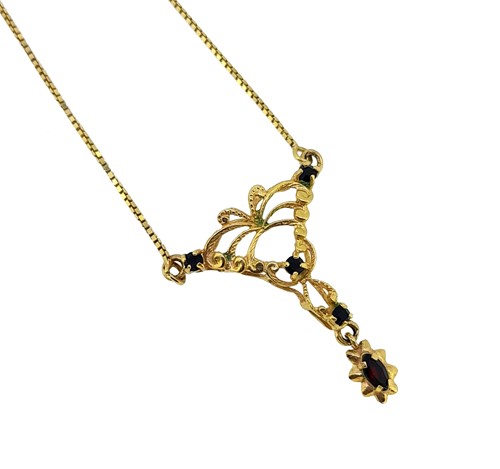 Lot 56 - A garnet necklace