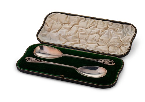 Lot 611 - A cased pair of Edward VII Art Nouveau style silver salad servers