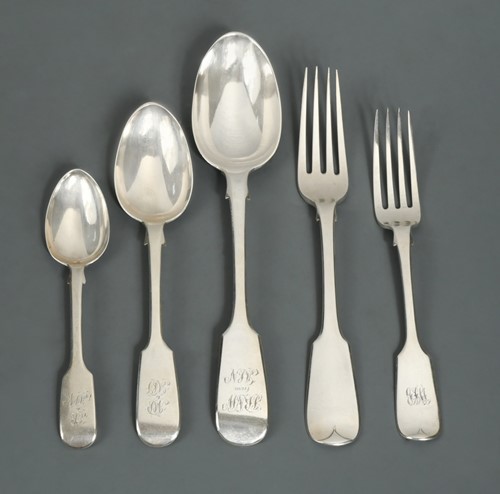 Lot 565 - A 50-piece piece harlequin set of silver flatware
