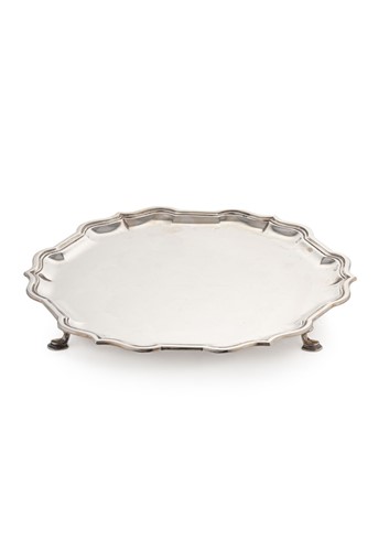 Lot 670 - A 20th century silver waiter