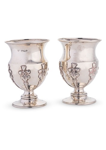 Lot 613 - A pair of Edward VII silver vases