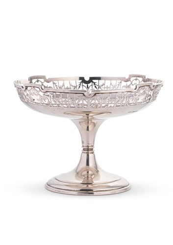 Lot 635 - A George V silver standing dish