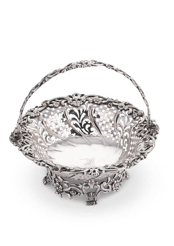 Lot 545 - A George III 18th century silver bon bon basket