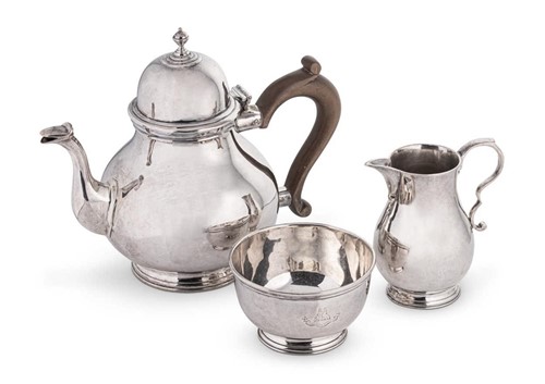 Lot 660 - A George V silver three-piece coffee set