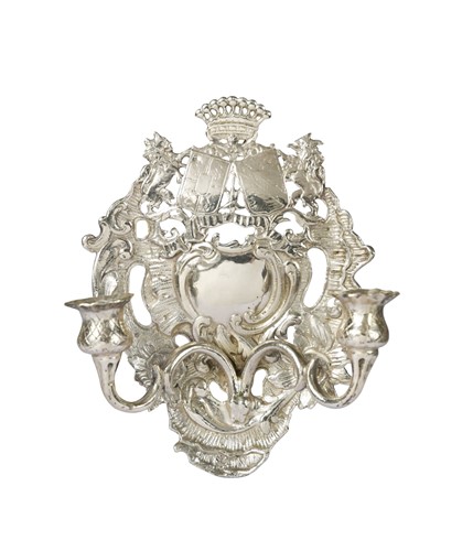 Lot 461 - A miniature Dutch style white metal decorative wall sconce