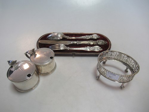 Lot 262 - A pair of silver mustard pots, 1934, a...