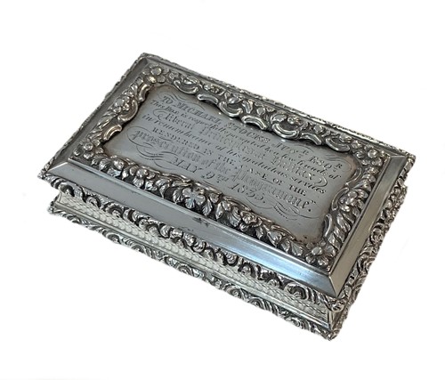 Lot 426 - A William IV silver snuffbox, mark of Nathaniel Mills