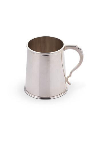 Lot 652 - A George V silver christening tankard