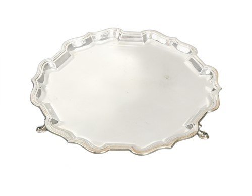 Lot 612 - An Edward VII silver waiter