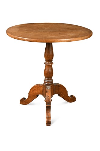 Lot 597 - A walnut circular tripod table, early 19th century
