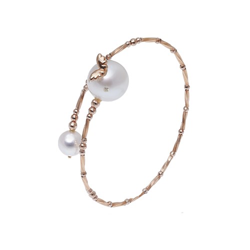Lot 48 - A south sea and akoya cultured pearl bangle