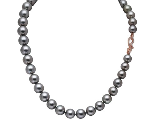 Lot 245 - A south sea Tahitian pearl necklace