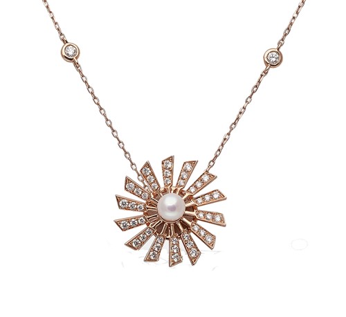Lot 248 - A cultured pearl and diamond spinning pendant