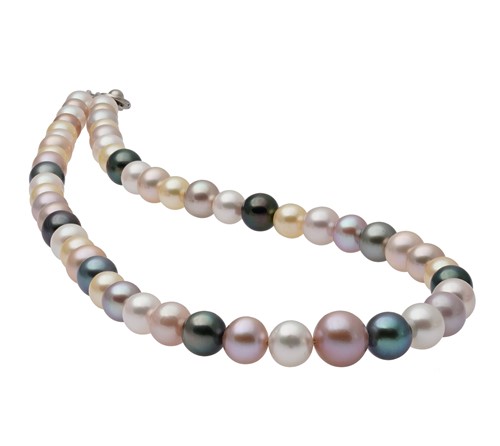 Lot 231 - A multicolour Tahitian and akoya cultured pearl necklace