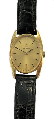 Lot 396 - Omega - An 18ct gold wristwatch