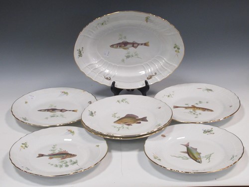 Lot 74 - Six 20th century fish decorated plates and...