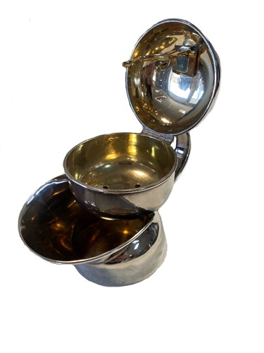Lot 436 - An Edward VII silver shaving mug
