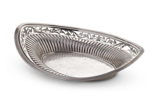 Lot 645 - A George V silver fruit basket