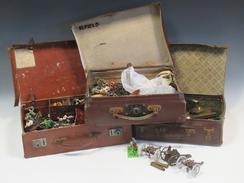 Lot 104 - A large collection of model soldiers, mainly...